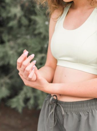 early signs and symptoms of MS- MUSCLE WEAKNESS AND JOINT PAIN